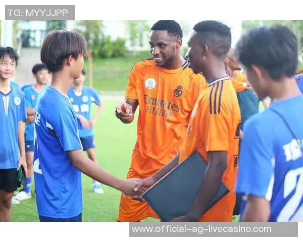 足球在促进国际交流与文化融合中的重要作用与影响分析